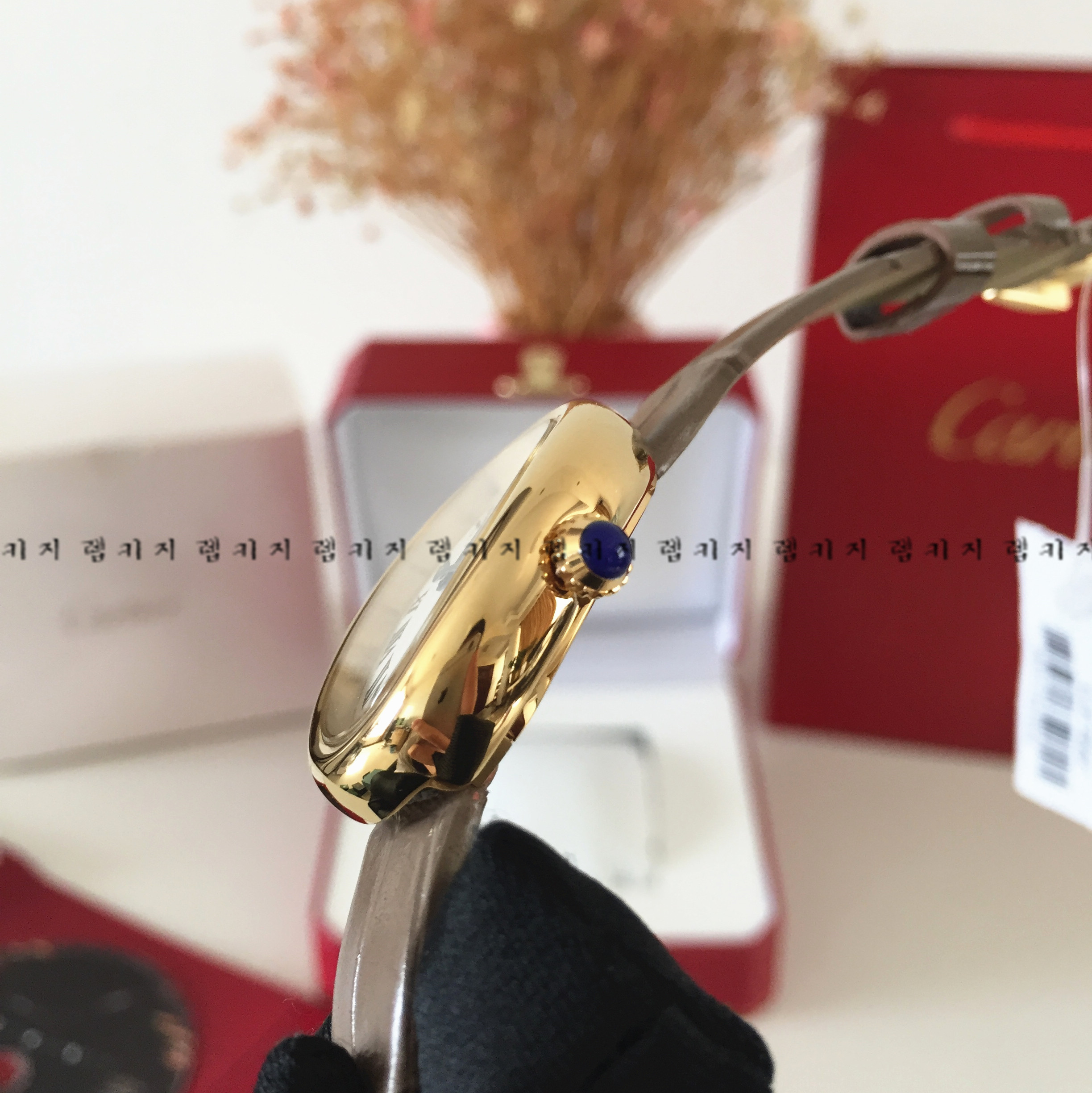 까르띠에 베누아 금장 가죽시계